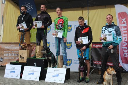 Zwycięzcy na podium